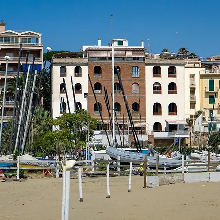 Terrazza Banzai Daire Anzio